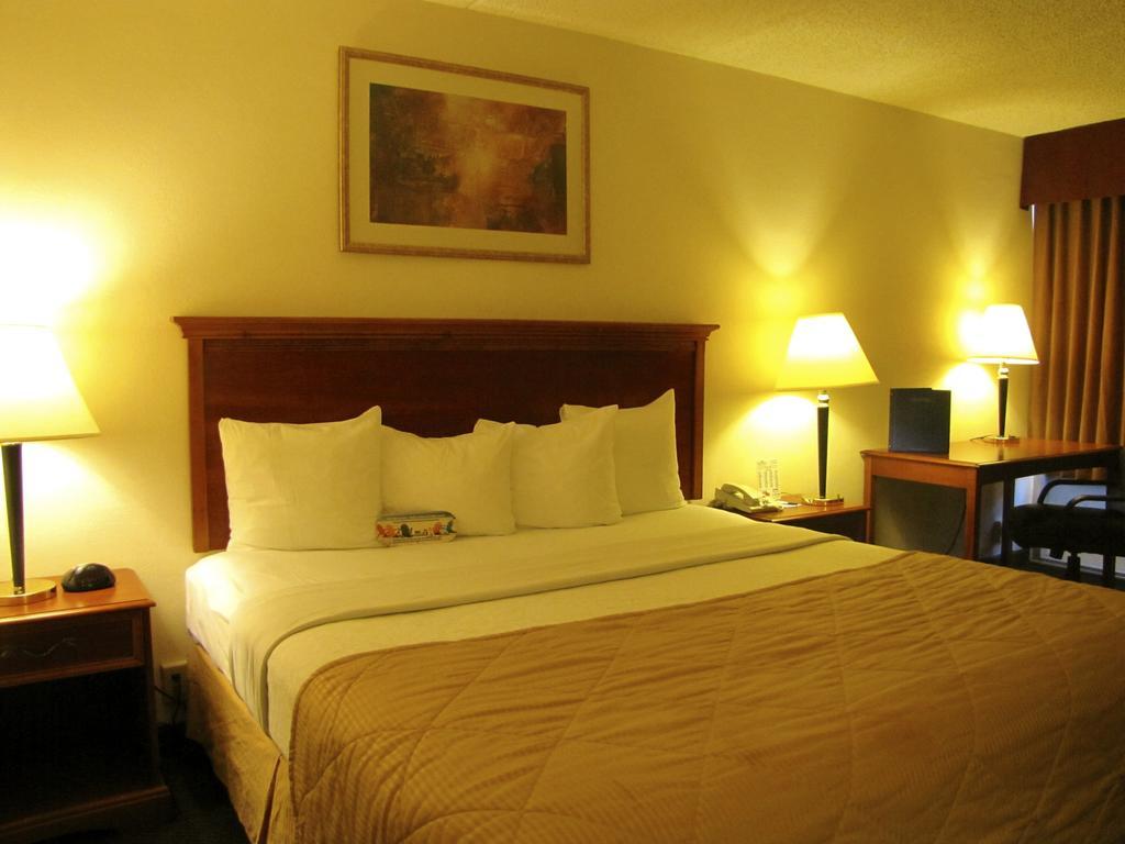 Baymont Inn & Suites Clearwater Kamer foto